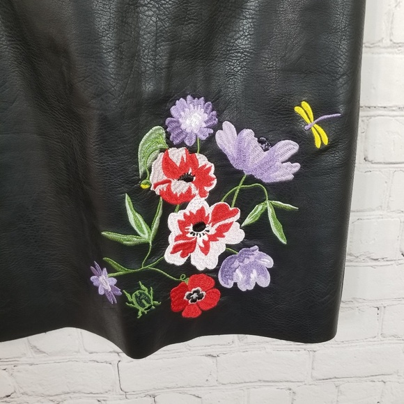 H&M Embroidered Black Faux leather skirt size 4 - Picture 4 of 6